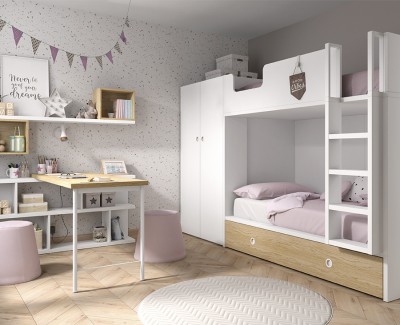 Chambre enfant avec lit superposé, armoire à 2 portes battantes et bureau avec étagères