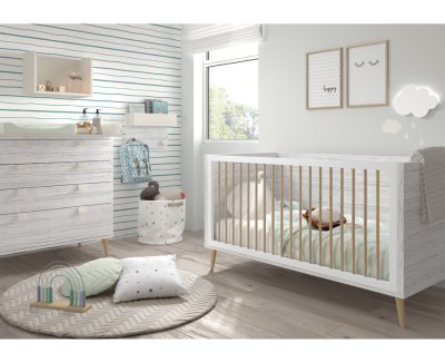 Lit bébé avec pieds en bois convertible en lit enfant