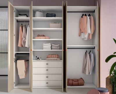 Armoire à 5 portes battantes