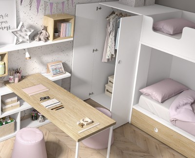 Chambre enfant avec lit superposé, armoire à 2 portes battantes et bureau avec étagères