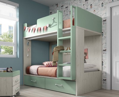 Chambre enfant composée de lit superposé et armoire à portes battantes 
